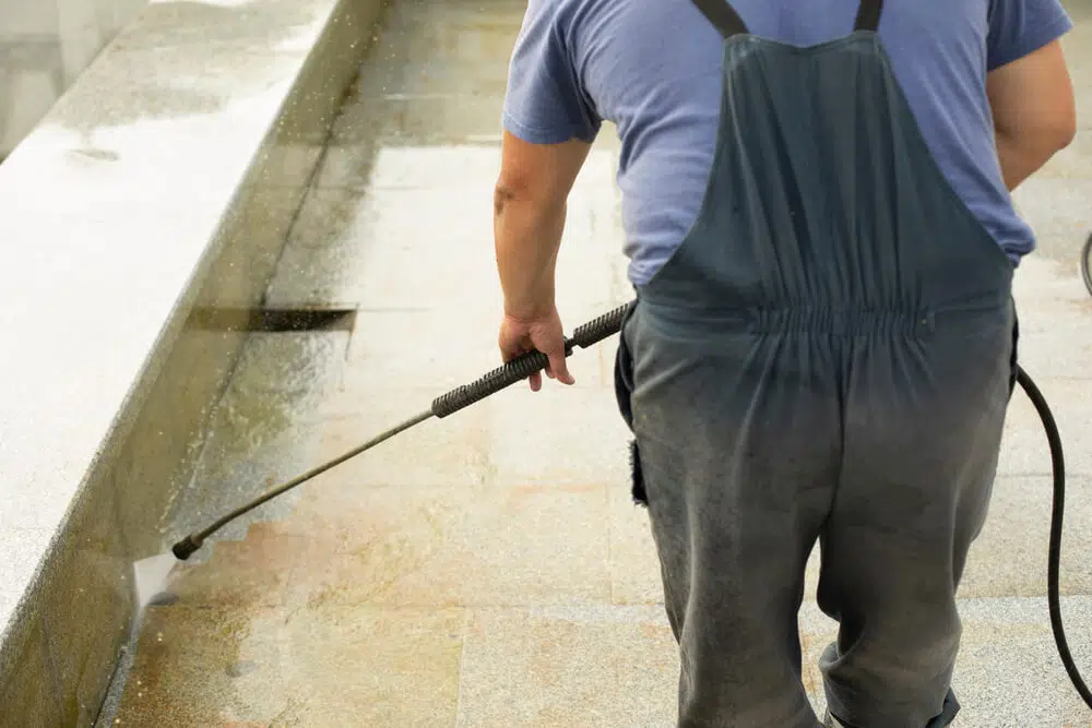 Cleaning a paving slab with a high pressure surface cleaner